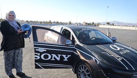 Nevşehir’de Şalvarını Giyip Gelen Kadınlara Özel Slalom Sürüşü